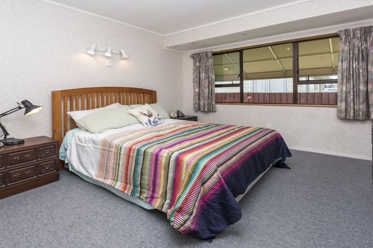 Photo of property in 2/3 Seaward Place, Wattle Downs, Auckland, 2103