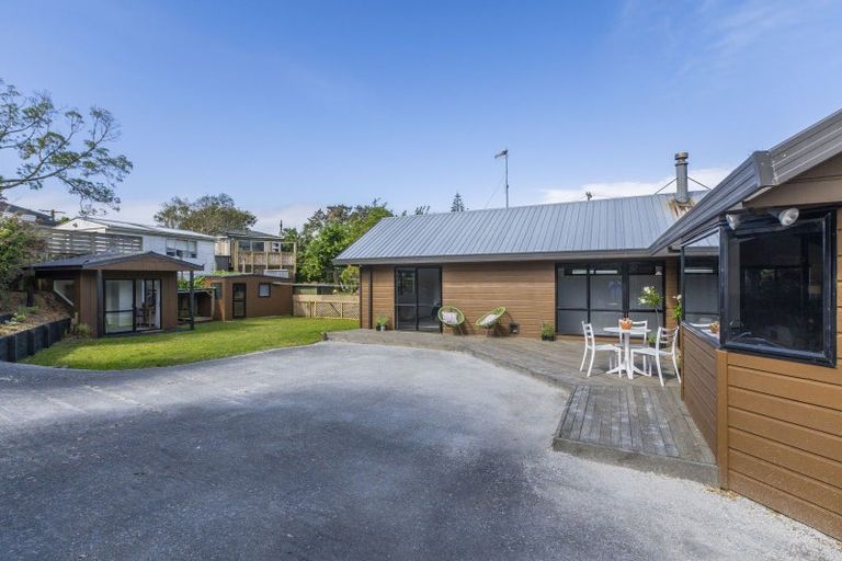Photo of property in 18 Makora Road, Otaihanga, Paraparaumu, 5036