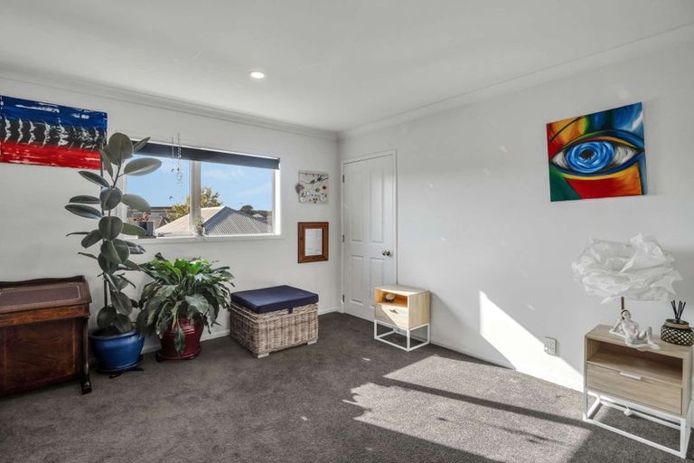 Photo of property in 20 Linkwater Way, Parklands, Christchurch, 8083