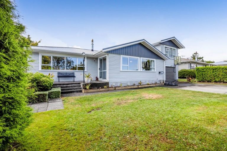 Photo of property in 1 Nikau Street, Inglewood, 4330
