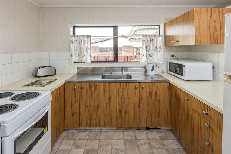 Photo of property in 2/3 Seaward Place, Wattle Downs, Auckland, 2103