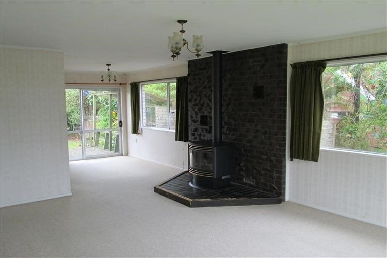 Photo of property in 3 Rika Place, Kawaha Point, Rotorua, 3010