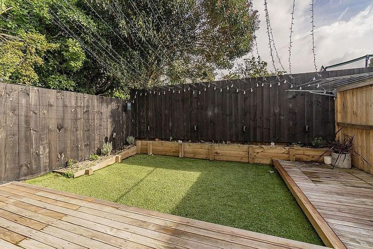 Photo of property in 4a Montmere Avenue, Te Atatu Peninsula, Auckland, 0610