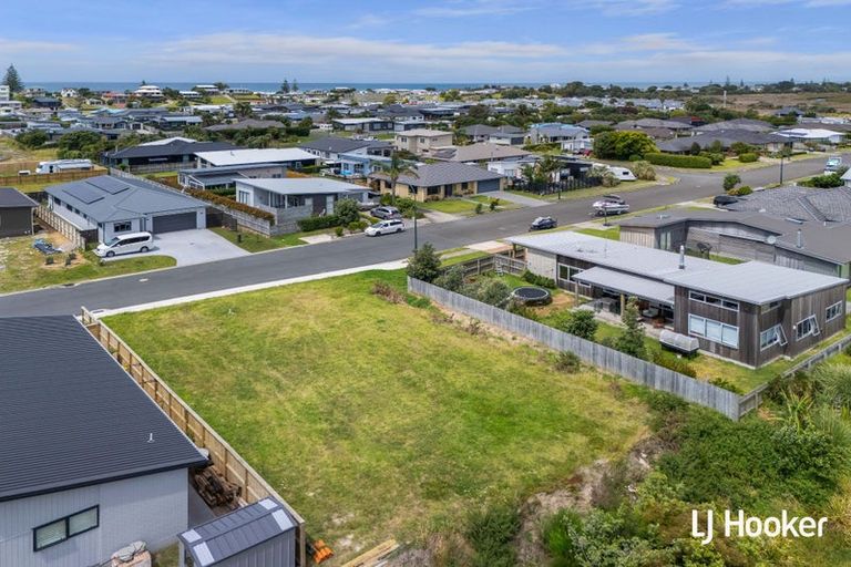 Photo of property in 37 Reel Road, Waihi Beach, 3611
