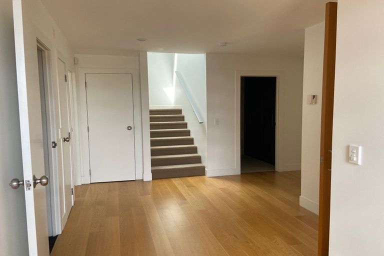 Photo of property in 1/16 Clifton Road, Hauraki, Auckland, 0622