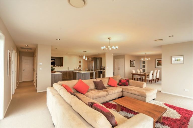 Photo of property in 11 Signal Hill Road, Mount Pleasant, Christchurch, 8081