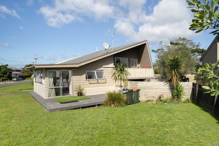 Photo of property in 144 Karewa Parade, Papamoa Beach, Papamoa, 3118