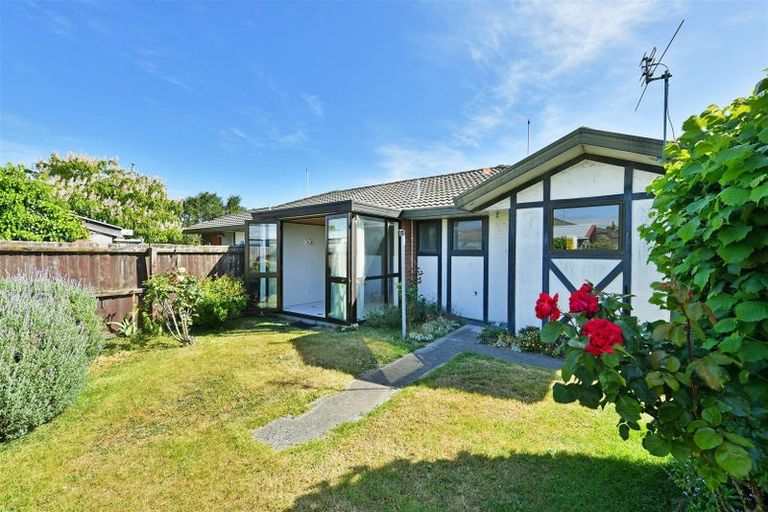 Photo of property in 2/34 Epsom Road, Sockburn, Christchurch, 8042