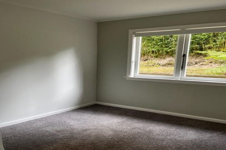 Photo of property in 802 West Coast Road, Oratia, Auckland, 0604