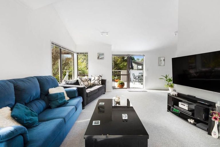 Photo of property in 2/685 East Coast Road, Browns Bay, Auckland, 0630