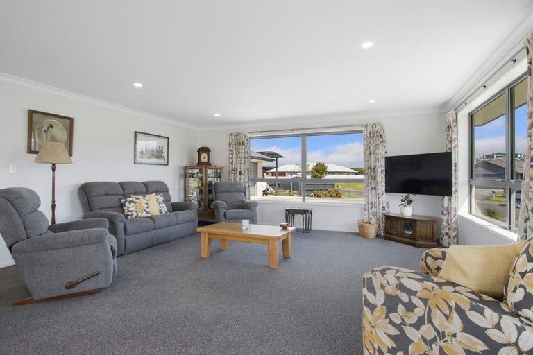 Photo of property in 1 Vantage Place, Omokoroa, 3114