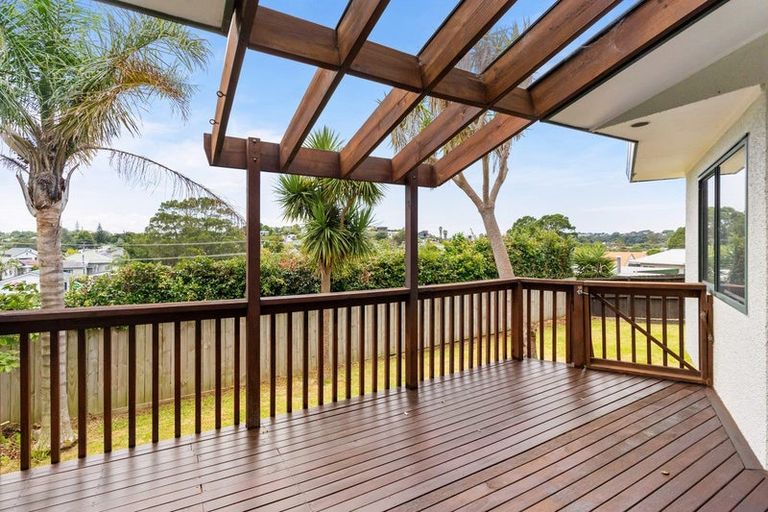 Photo of property in 4a Holiday Road, Stanmore Bay, Whangaparaoa, 0932
