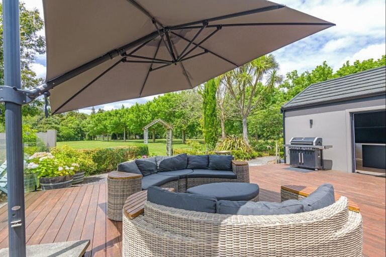 Photo of property in 52 Turitea Road, Fitzherbert, Palmerston North, 4472