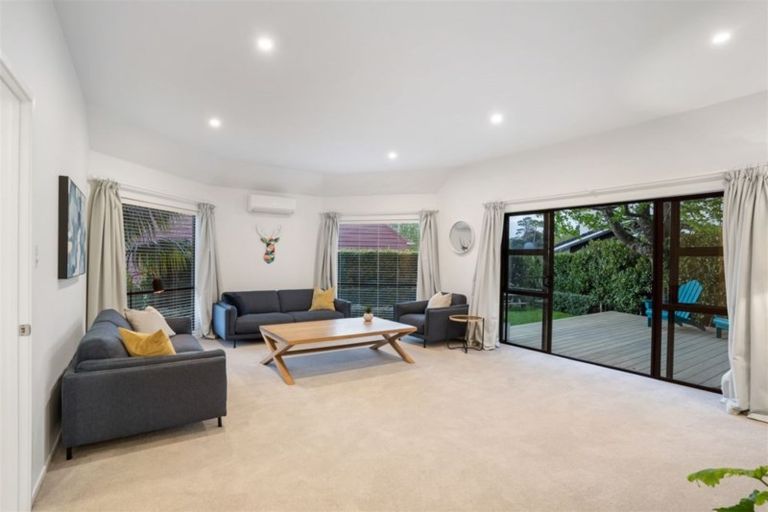 Photo of property in 1/16 Manutara Avenue, Forrest Hill, Auckland, 0620