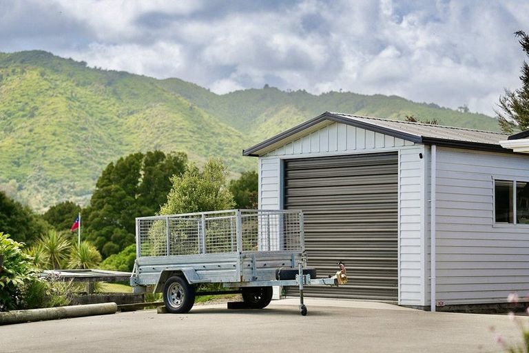 Photo of property in 23 Jacks Bush Road, Waikanae, 5391