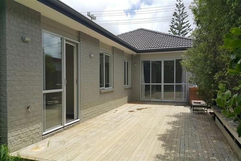 Photo of property in 108 Simpson Road, Henderson Valley, Auckland, 0614