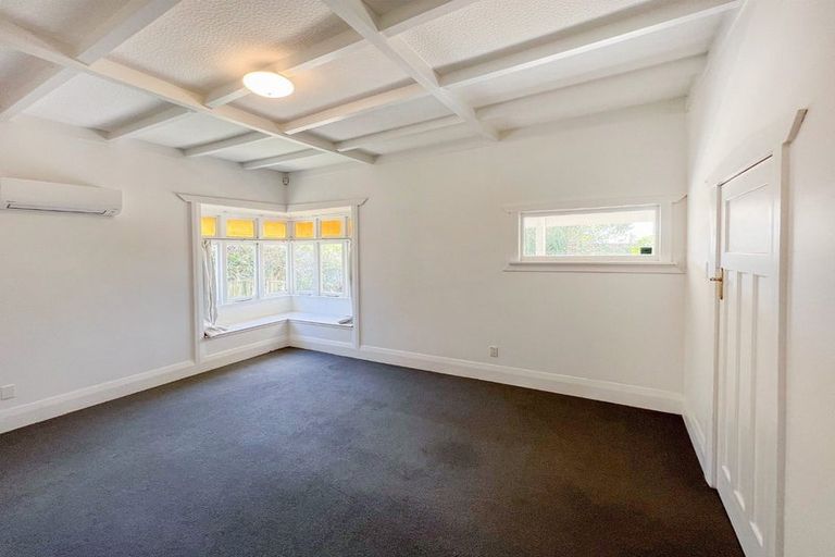 Photo of property in 296 Great North Road, Henderson, Auckland, 0612