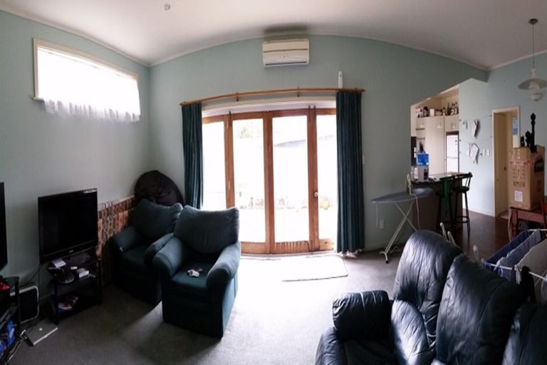 Photo of property in 16 Edinburgh Terrace, Berhampore, Wellington, 6023