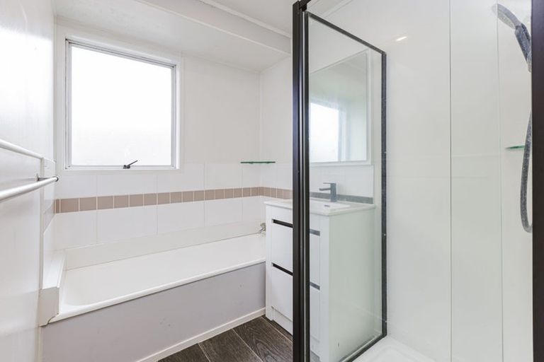 Photo of property in 2/26 Navigator Place, Papatoetoe, Auckland, 2025