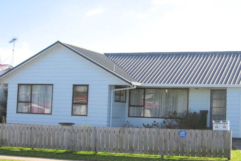 Photo of property in 2/50 Old Wairoa Road, Papakura, 2110