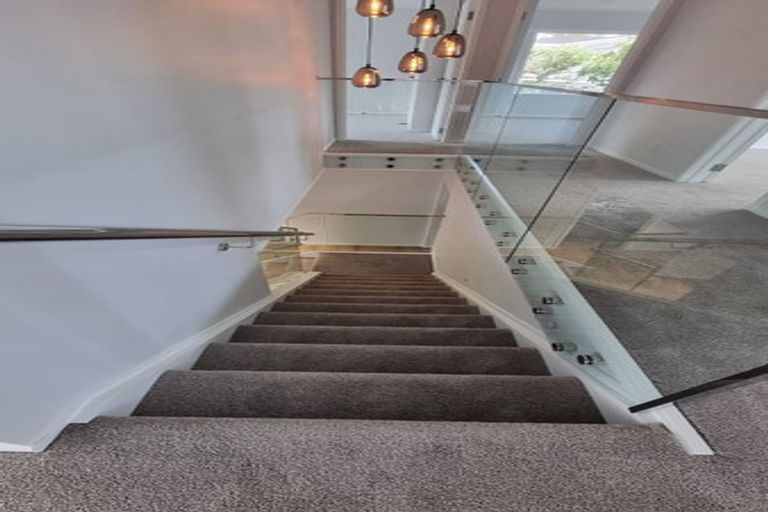 Photo of property in 4 Kerrymaria Place, Hillcrest, Auckland, 0627