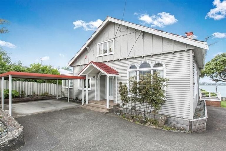 Photo of property in 77 Sylvan Avenue, Northcote, Auckland, 0627