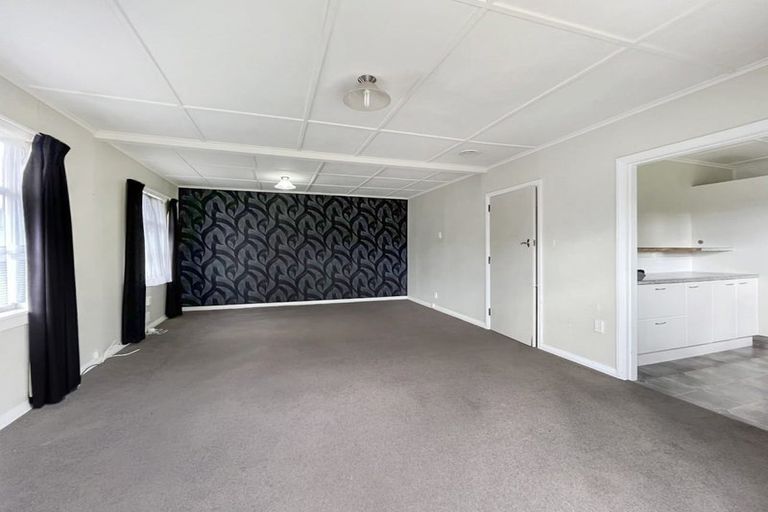 Photo of property in 17 Rewa Street, Takaro, Palmerston North, 4412