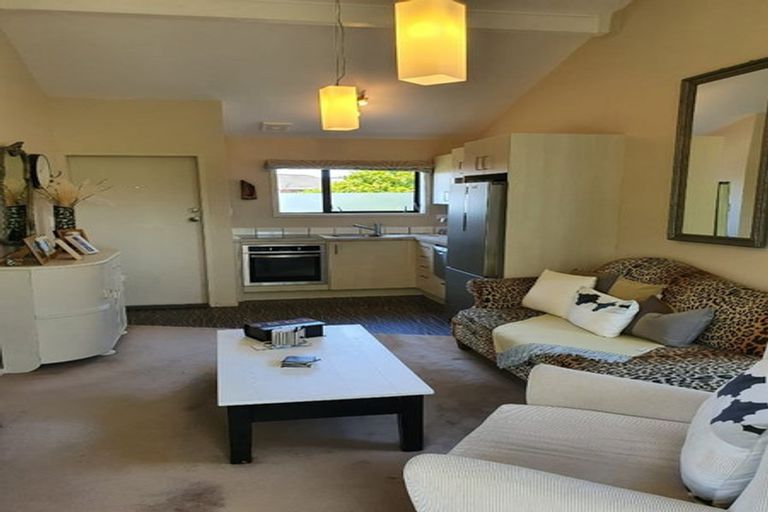 Photo of property in 5 Bellbird Place, Orewa, 0931