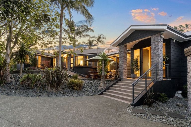 Photo of property in 97 Shaw Road, Oratia, Auckland, 0604