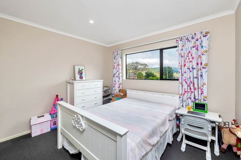 Photo of property in 43 South Kensington Way, Henderson, Auckland, 0612