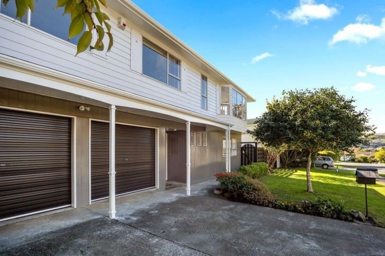 Photo of property in 17 Balliol Drive, Tawa, Wellington, 5028