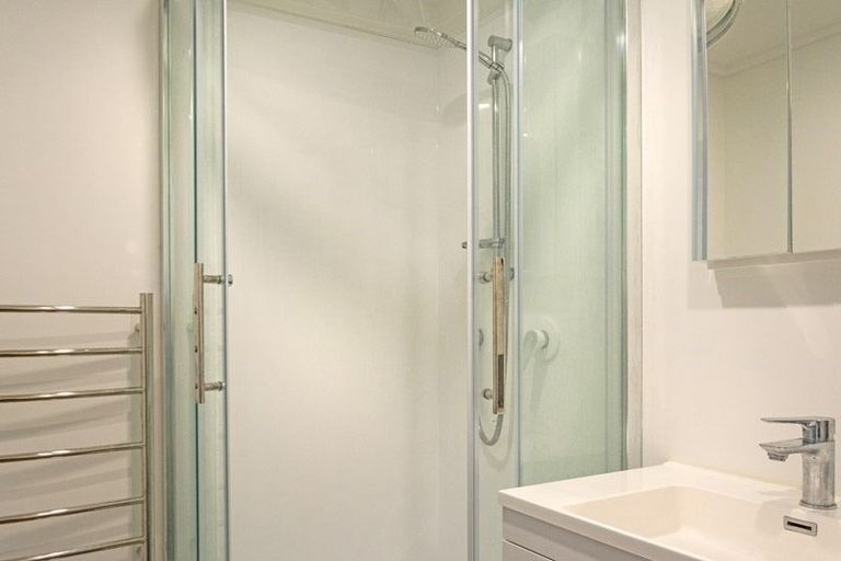 Photo of property in Newman Court Apartments, 2 Newman Terrace, Thorndon, Wellington, 6011