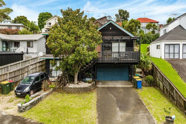 Photo of property in 1/13a Kitewao Street, Northcote, Auckland, 0627