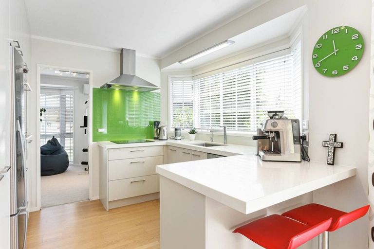 Photo of property in 21 Mark Edward Drive, Half Moon Bay, Auckland, 2012