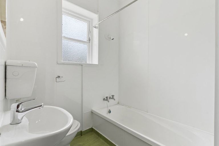 Photo of property in 1 Handley Avenue, Narrow Neck, Auckland, 0624