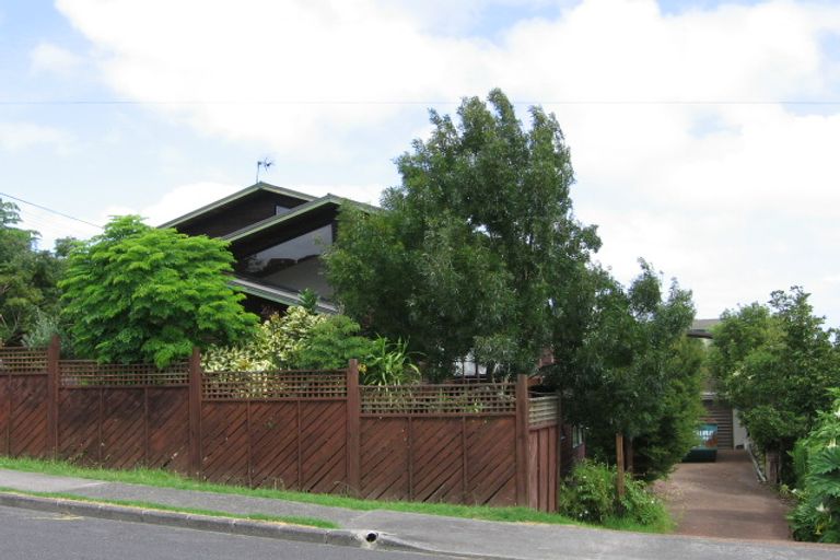 Photo of property in 1/100 Island Bay Road, Beach Haven, Auckland, 0626