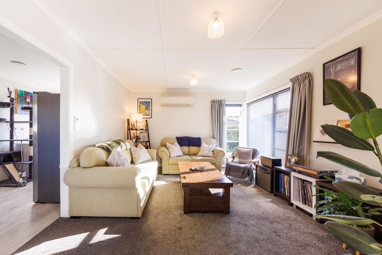 Photo of property in 4 Milton Street, Roslyn, Palmerston North, 4414