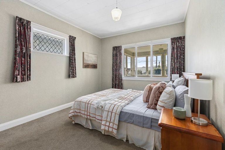 Photo of property in 33 Palm Avenue, Lyall Bay, Wellington, 6022