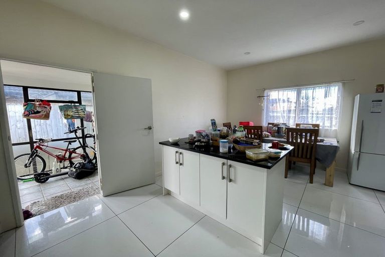 Photo of property in 34 Wattle Street, New Lynn, Auckland, 0600