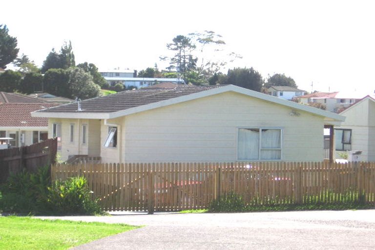 Photo of property in 23 Posa Avenue, Henderson, Auckland, 0612