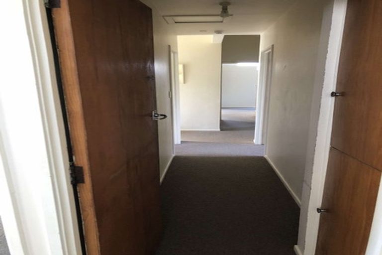 Photo of property in 312 Glenfield Road, Glenfield, Auckland, 0629