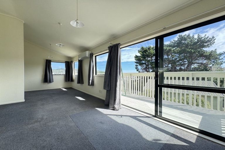 Photo of property in 28 Morere Street, Titahi Bay, Porirua, 5022