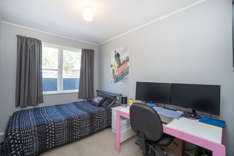 Photo of property in 88 Wikiriwhi Crescent, Awapuni, Palmerston North, 4412