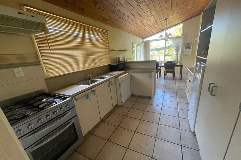 Photo of property in 38 Sequoia Place, Sunnynook, Auckland, 0620