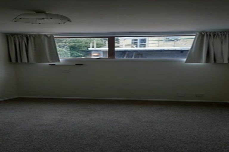 Photo of property in 109 Akaroa Drive, Maupuia, Wellington, 6022