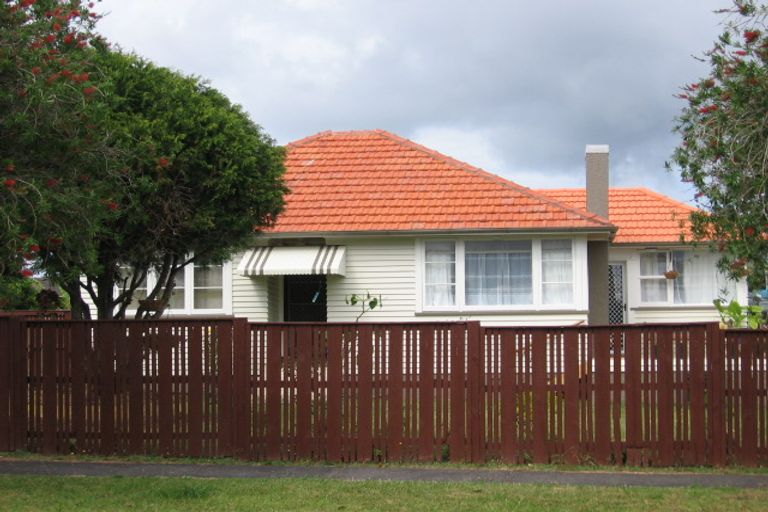 Photo of property in 2/34 Miro Street, New Lynn, Auckland, 0600