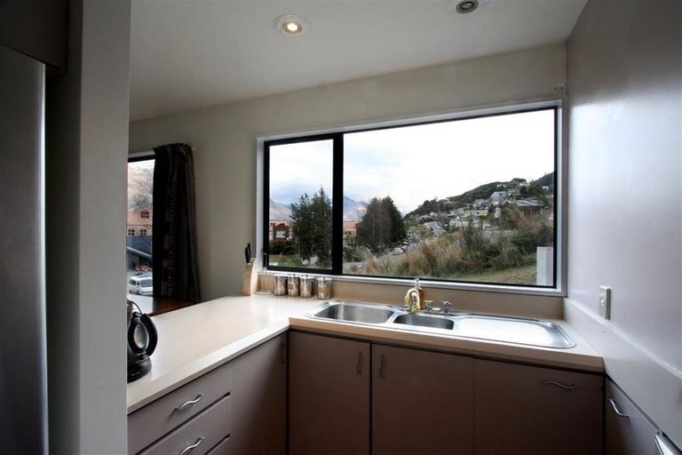 Photo of property in 8b Sainsbury Road, Fernhill, Queenstown, 9300