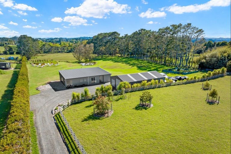 Photo of property in 4 Hanham Road, Kumeu, 0891