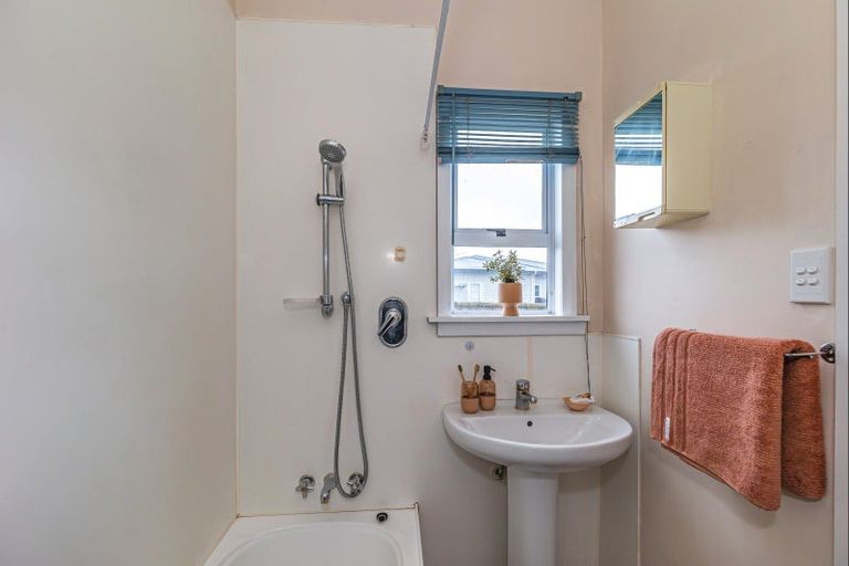 Photo of property in 1 Quinn Road, Levin, 5510