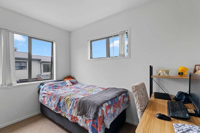 Photo of property in 4/36 West Coast Road, Glen Eden, Auckland, 0602